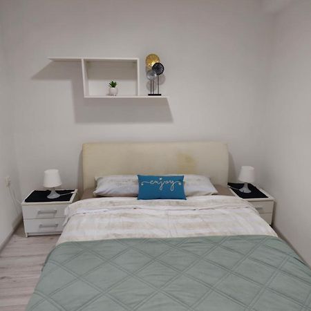 Apartment Aria Vinkovci Bagian luar foto