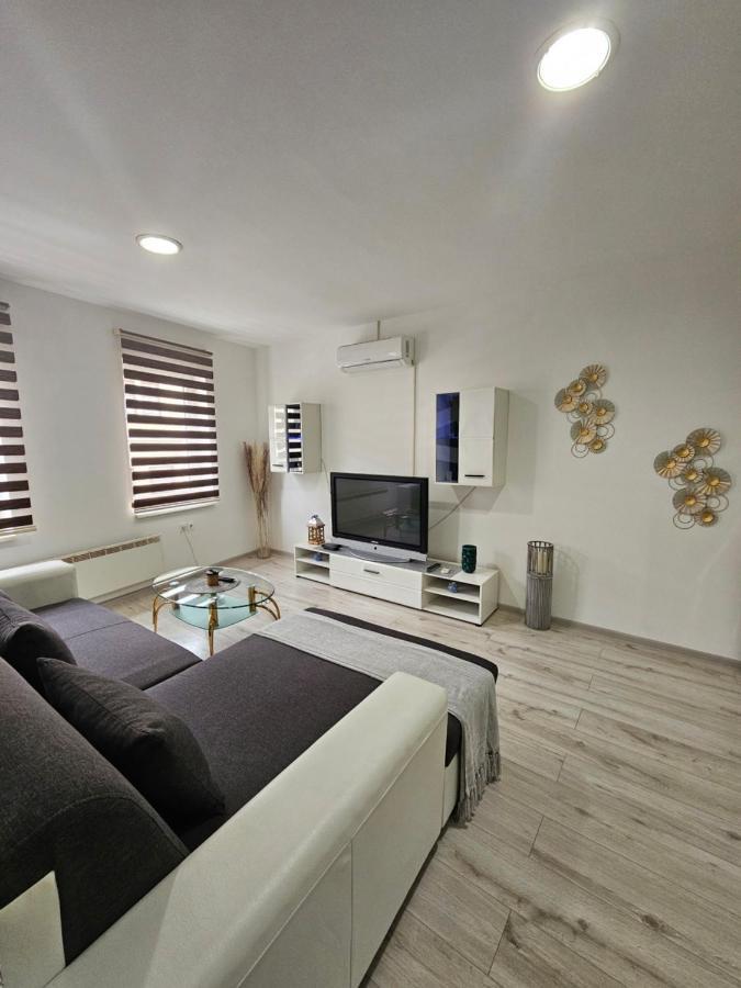 Apartment Aria Vinkovci Bagian luar foto