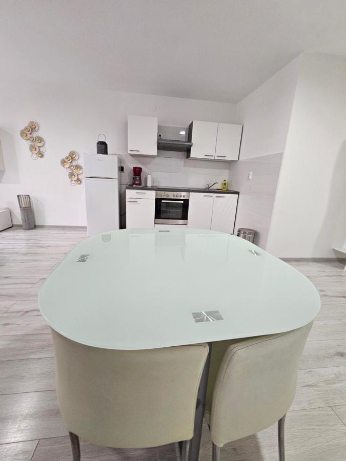 Apartment Aria Vinkovci Bagian luar foto