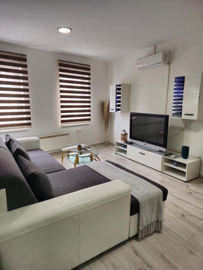 Apartment Aria Vinkovci Bagian luar foto